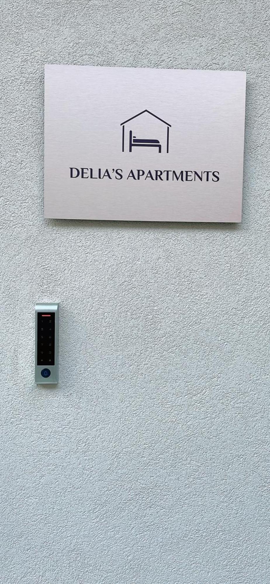 Delia's