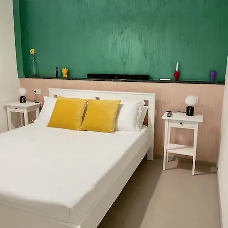 Delia'S Apartments Acireale Esterno foto