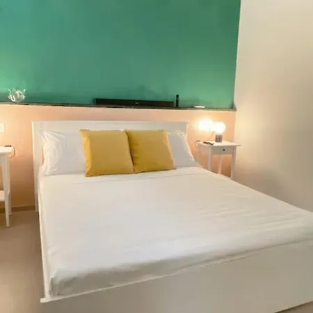 Delia'S Apartments Acireale Esterno foto